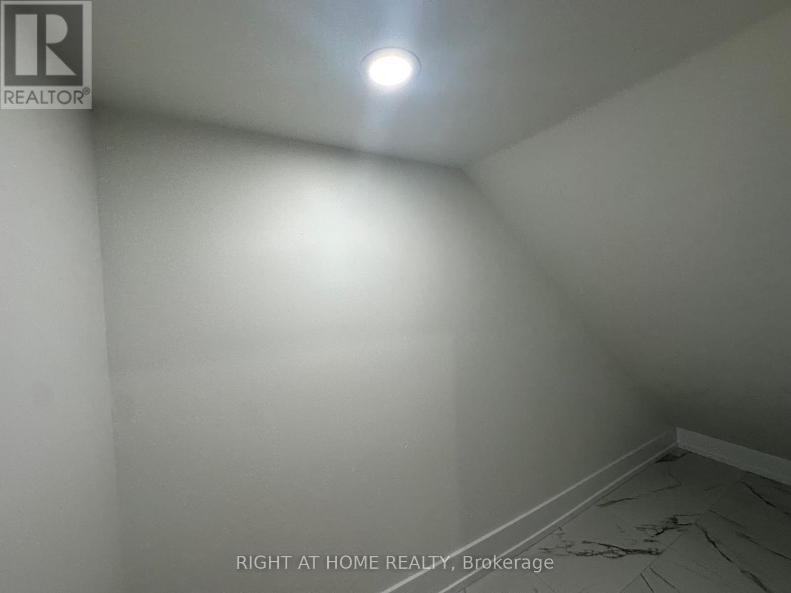 436 Boyd Lane, Milton, Ontario  L9E 1W6 - Photo 8 - W12459514