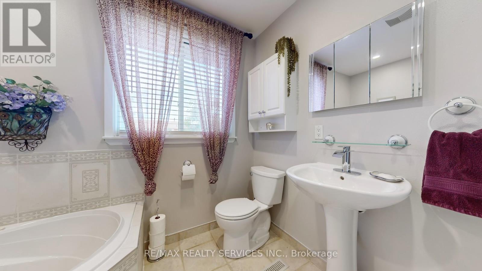 72 - 72 Carisbrooke Court, Brampton, Ontario  L6S 3K1 - Photo 25 - W12459523