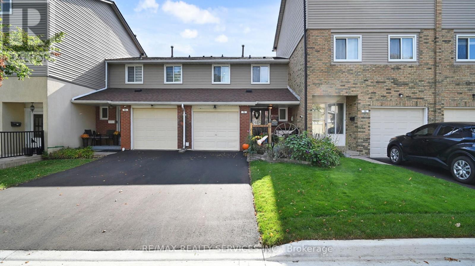 72 - 72 Carisbrooke Court, Brampton, Ontario  L6S 3K1 - Photo 3 - W12459523