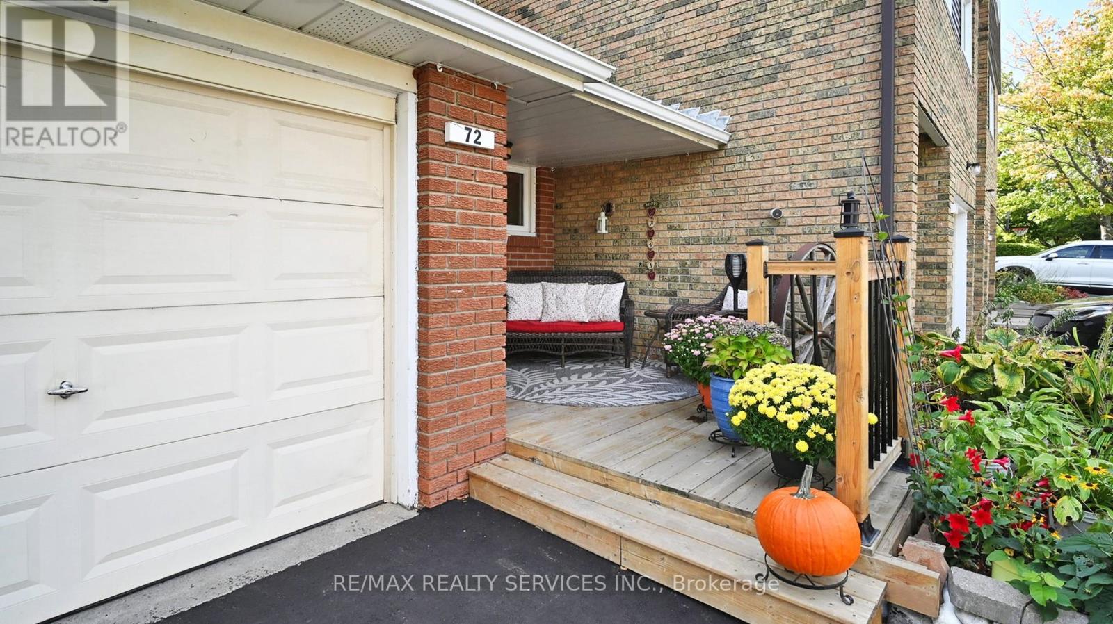 72 - 72 Carisbrooke Court, Brampton, Ontario  L6S 3K1 - Photo 4 - W12459523