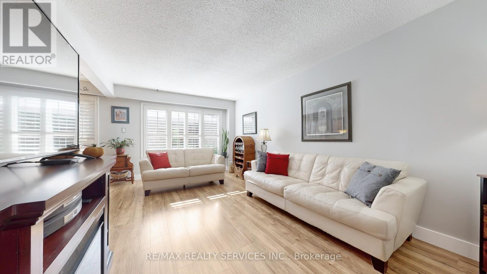 72 - 72 Carisbrooke Court, Brampton, Ontario  L6S 3K1 - Photo 9 - W12459523