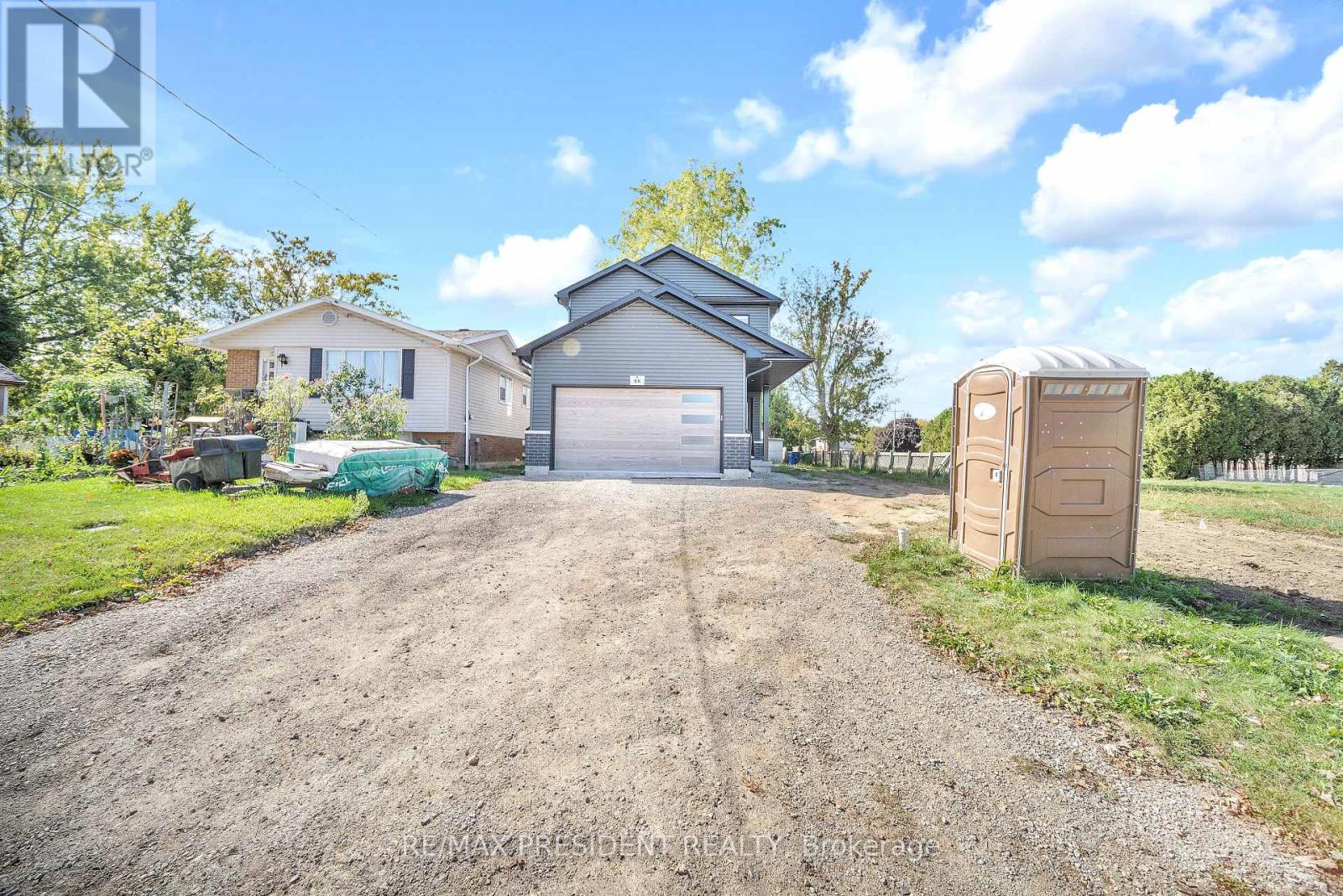 88 O'neil Street, Chatham-Kent, Ontario  N7M 3A3 - Photo 2 - X12459508