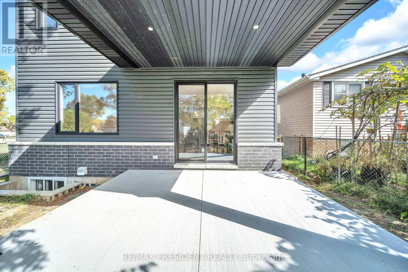 88 O'neil Street, Chatham-Kent, Ontario  N7M 3A3 - Photo 5 - X12459508