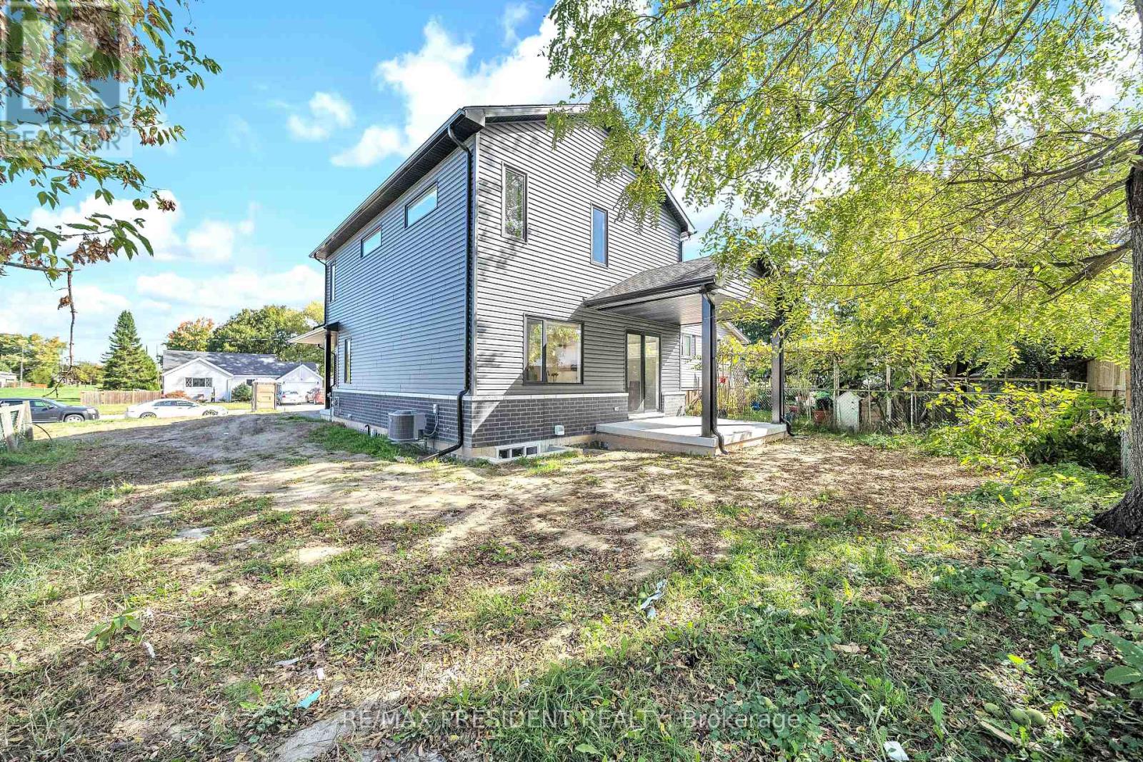 88 O'neil Street, Chatham-Kent, Ontario  N7M 3A3 - Photo 6 - X12459508