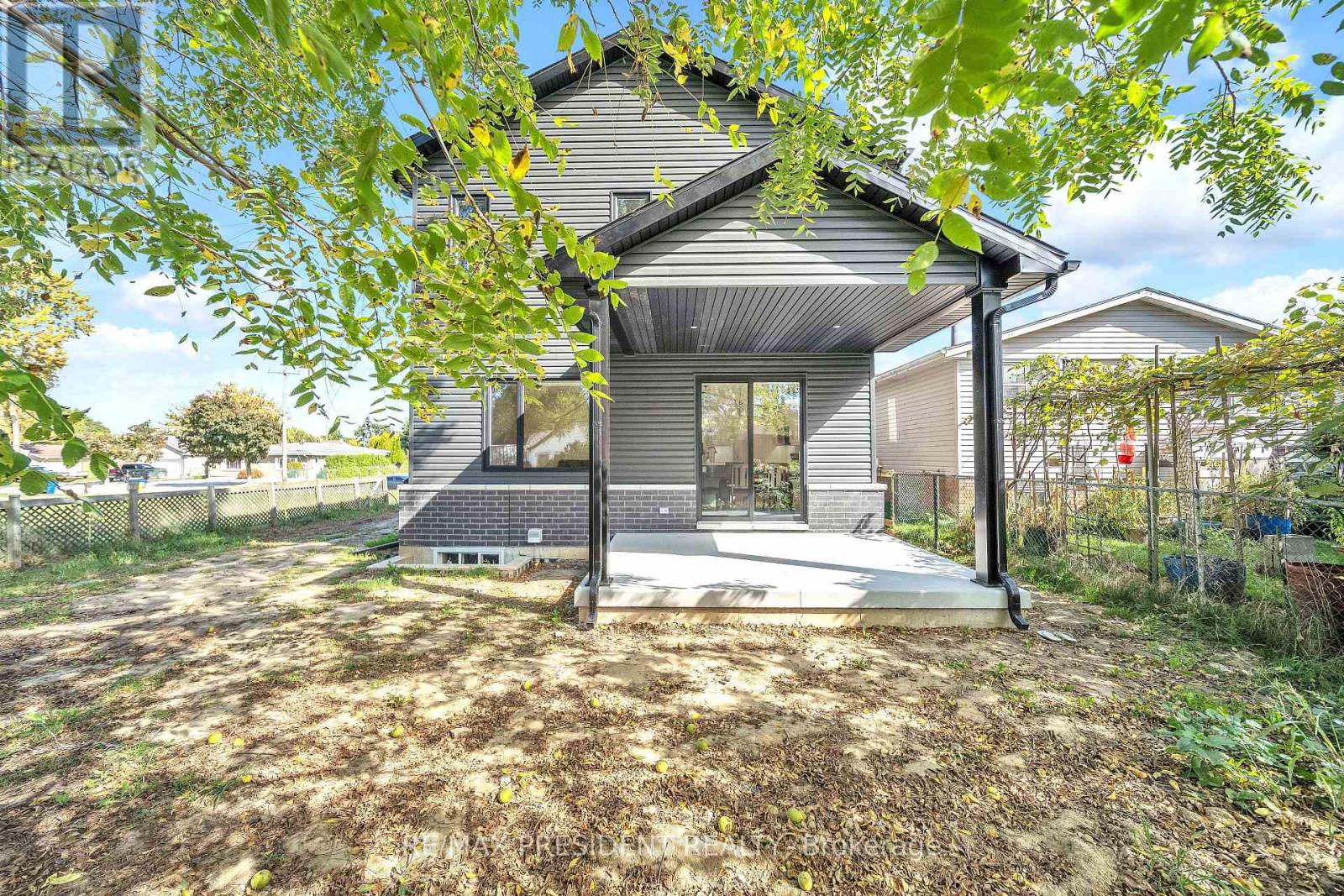 88 O'neil Street, Chatham-Kent, Ontario  N7M 3A3 - Photo 7 - X12459508