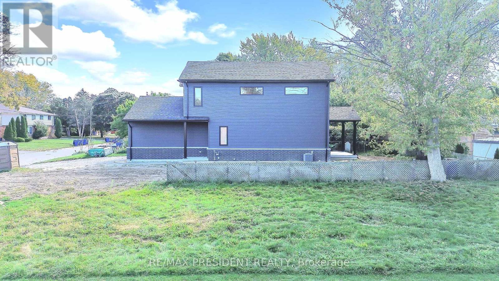88 O'neil Street, Chatham-Kent, Ontario  N7M 3A3 - Photo 8 - X12459508