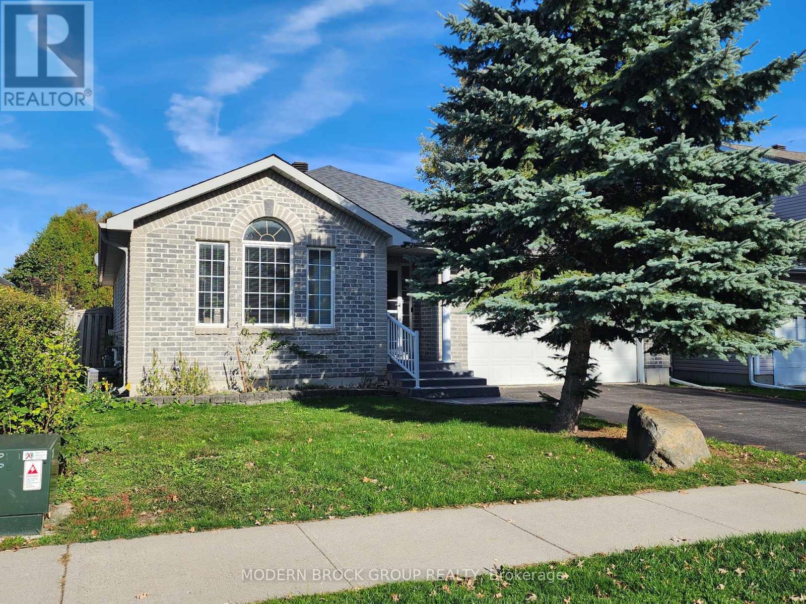 1295 Cuthbertson Avenue, Brockville, Ontario  K6V 6Y2 - Photo 2 - X12459405