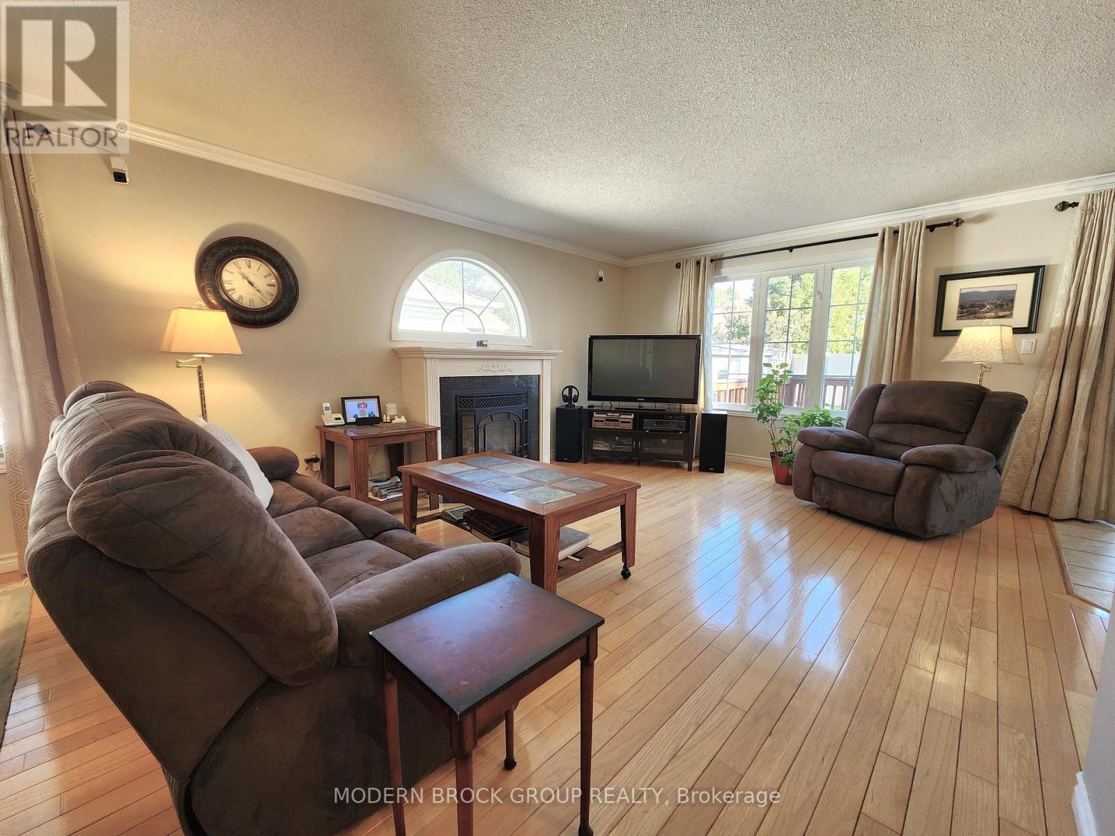 1295 Cuthbertson Avenue, Brockville, Ontario  K6V 6Y2 - Photo 10 - X12459405
