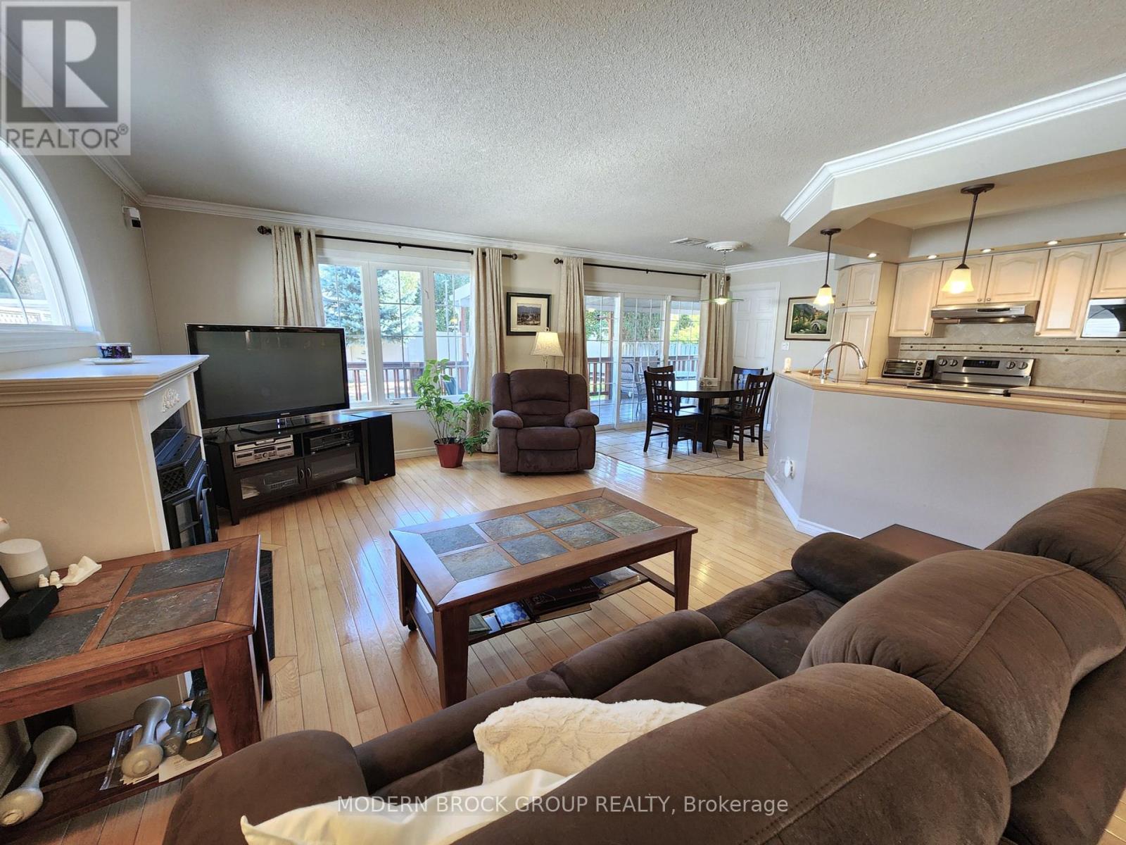 1295 Cuthbertson Avenue, Brockville, Ontario  K6V 6Y2 - Photo 11 - X12459405