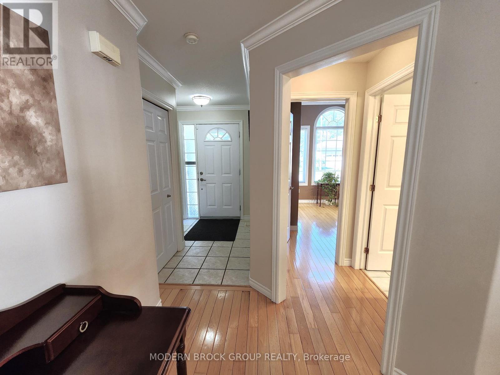 1295 Cuthbertson Avenue, Brockville, Ontario  K6V 6Y2 - Photo 4 - X12459405