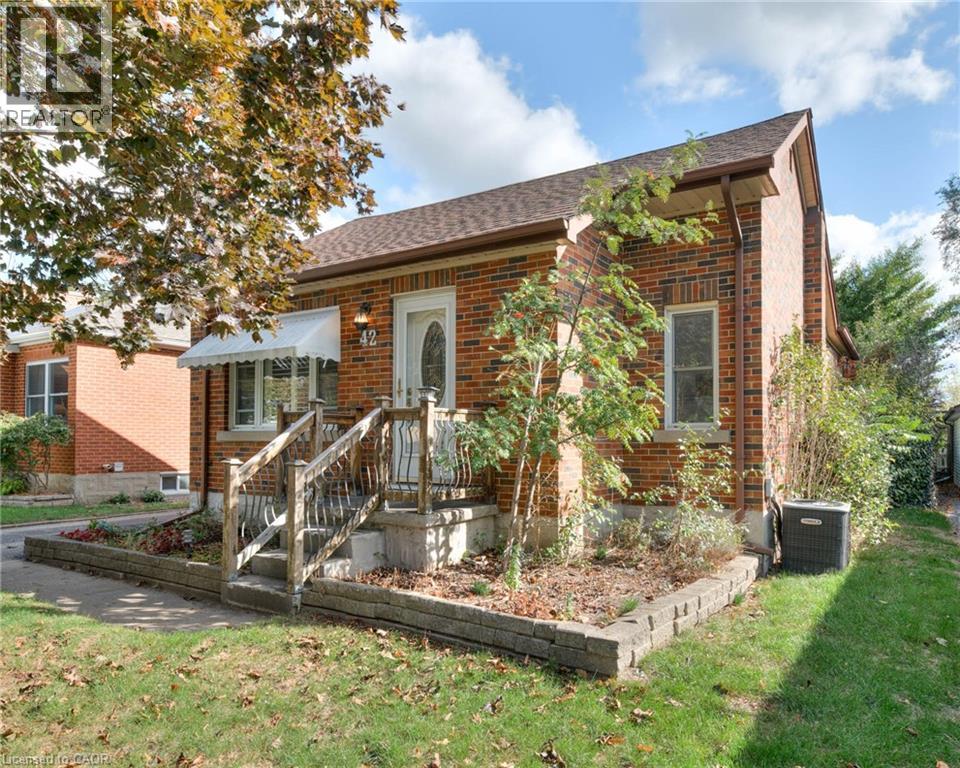 42 Boehmer Street, Kitchener, Ontario  N2H 4N3 - Photo 1 - 40777817