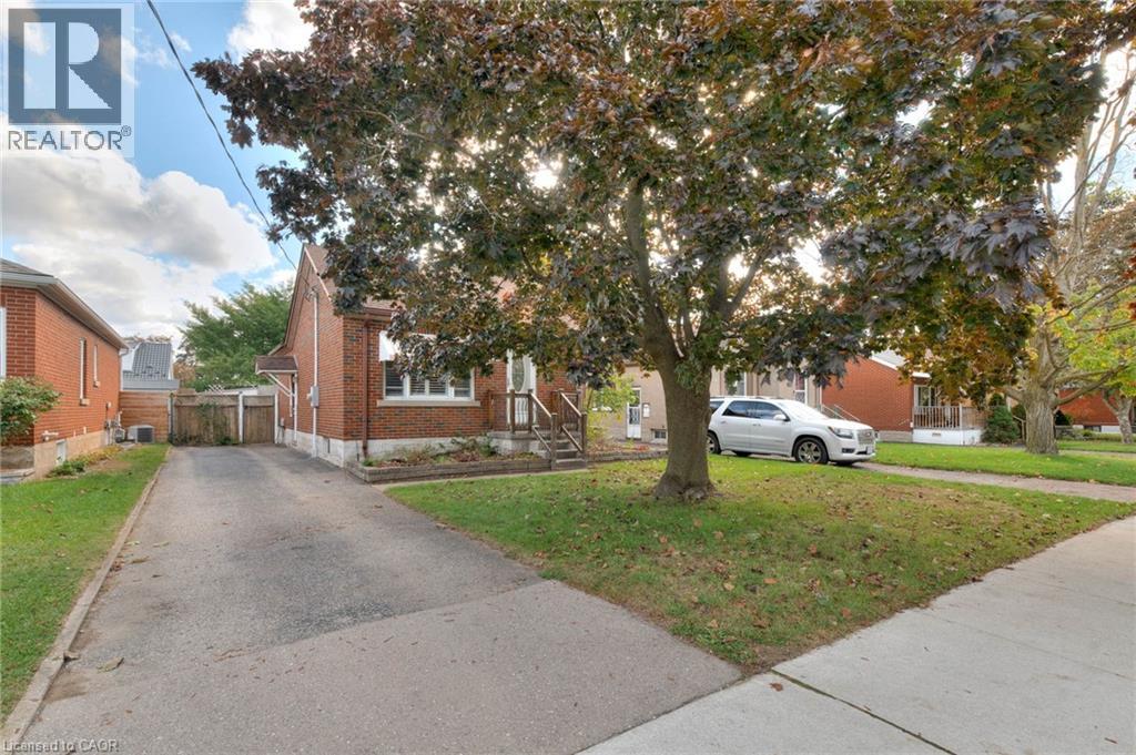 42 Boehmer Street, Kitchener, Ontario  N2H 4N3 - Photo 2 - 40777817