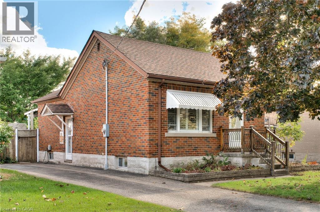 42 Boehmer Street, Kitchener, Ontario  N2H 4N3 - Photo 3 - 40777817