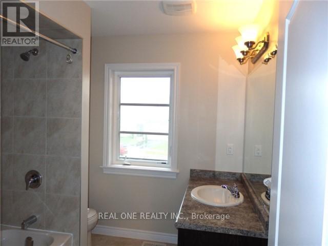 51 Hazelton Avenue, Hamilton, Ontario  L9B 0E7 - Photo 11 - X12459560