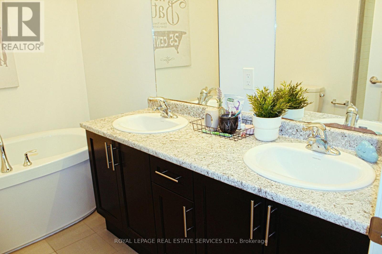 77 Diana Avenue, Brantford, Ontario  N3T 0R6 - Photo 26 - X12459562