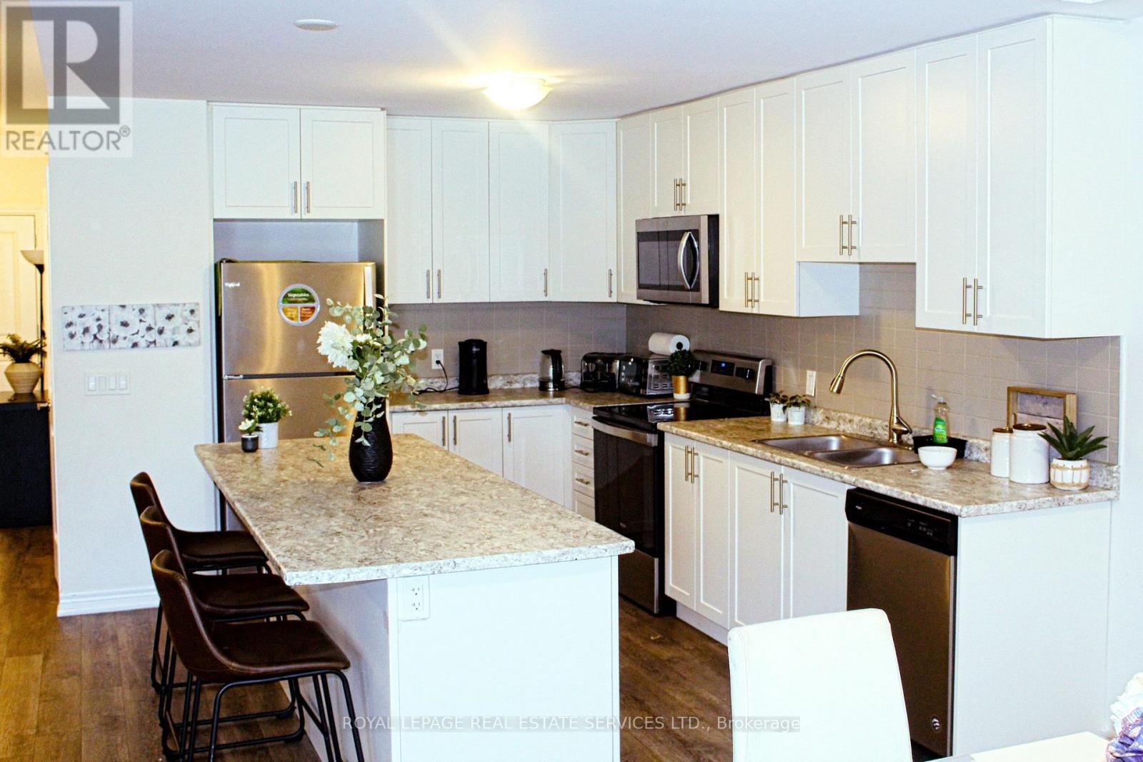 77 Diana Avenue, Brantford, Ontario  N3T 0R6 - Photo 7 - X12459562