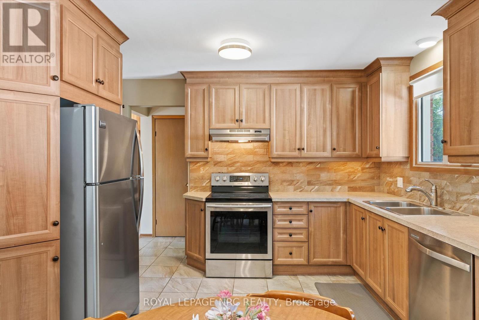 270 St. Paul Street W, St. Catharines, Ontario  L2S 2E7 - Photo 8 - X12459582