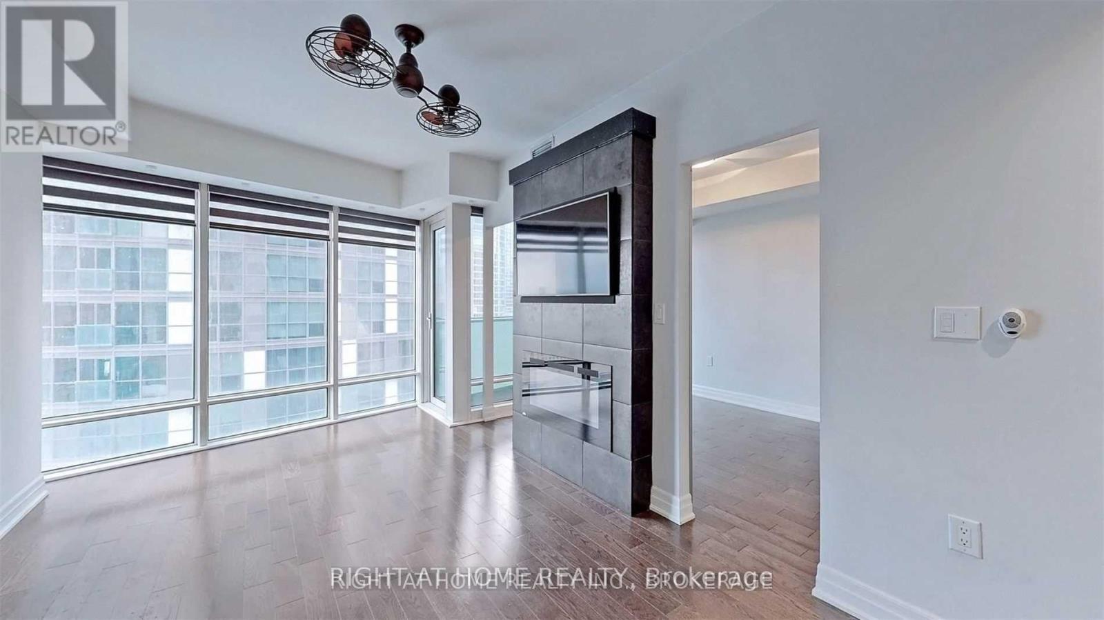1512 - 8 The Esplanade Avenue, Toronto, Ontario  M5E 0A6 - Photo 10 - C12459581