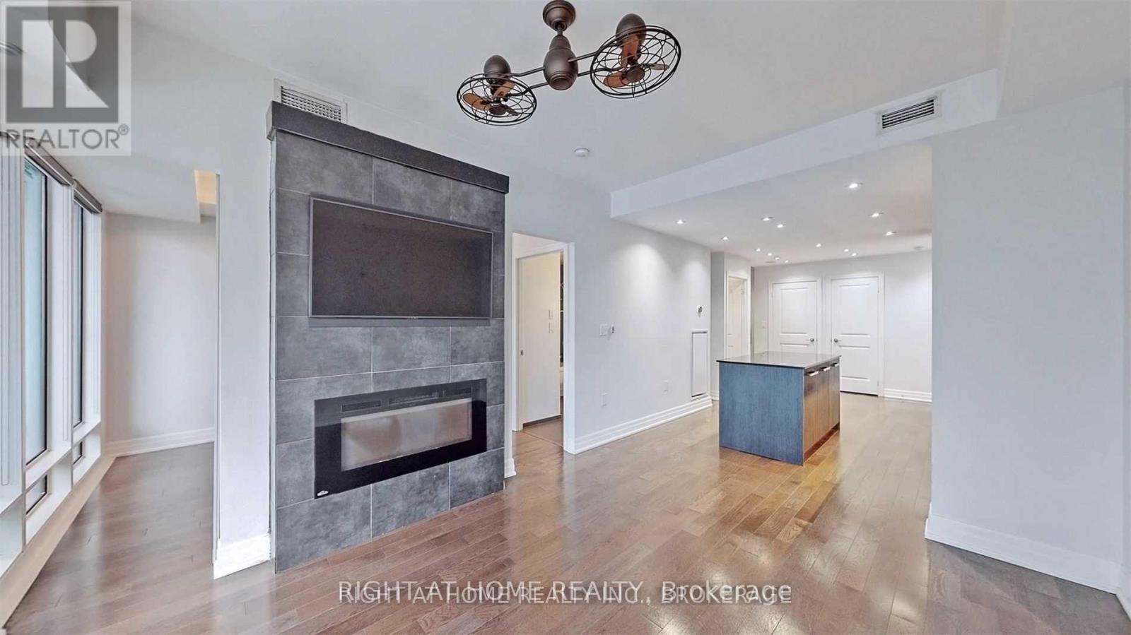 1512 - 8 The Esplanade Avenue, Toronto, Ontario  M5E 0A6 - Photo 11 - C12459581