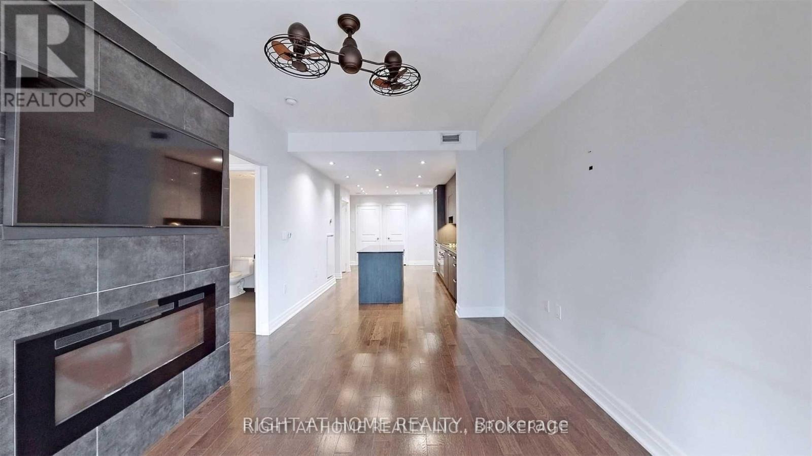 1512 - 8 The Esplanade Avenue, Toronto, Ontario  M5E 0A6 - Photo 12 - C12459581