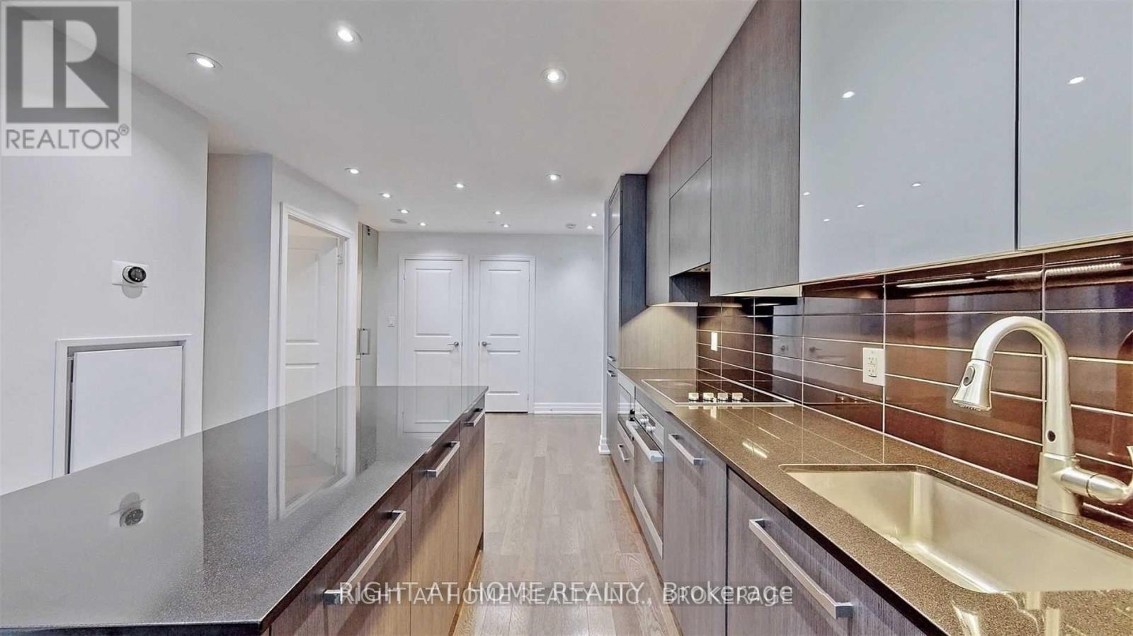 1512 - 8 The Esplanade Avenue, Toronto, Ontario  M5E 0A6 - Photo 14 - C12459581