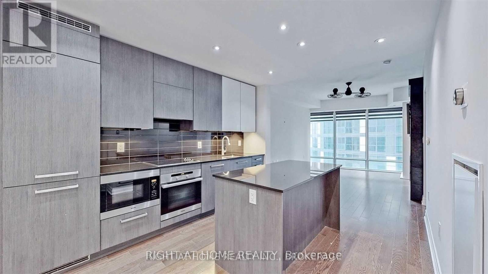 1512 - 8 The Esplanade Avenue, Toronto, Ontario  M5E 0A6 - Photo 18 - C12459581