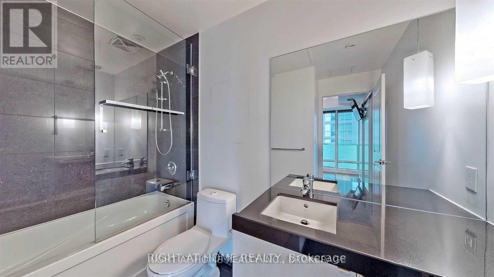 1512 - 8 The Esplanade Avenue, Toronto, Ontario  M5E 0A6 - Photo 24 - C12459581