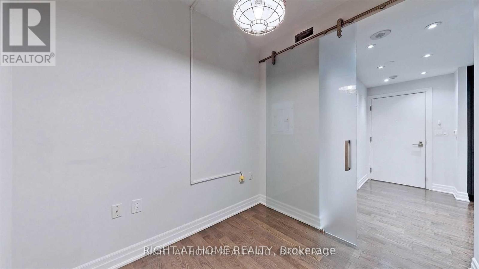 1512 - 8 The Esplanade Avenue, Toronto, Ontario  M5E 0A6 - Photo 25 - C12459581
