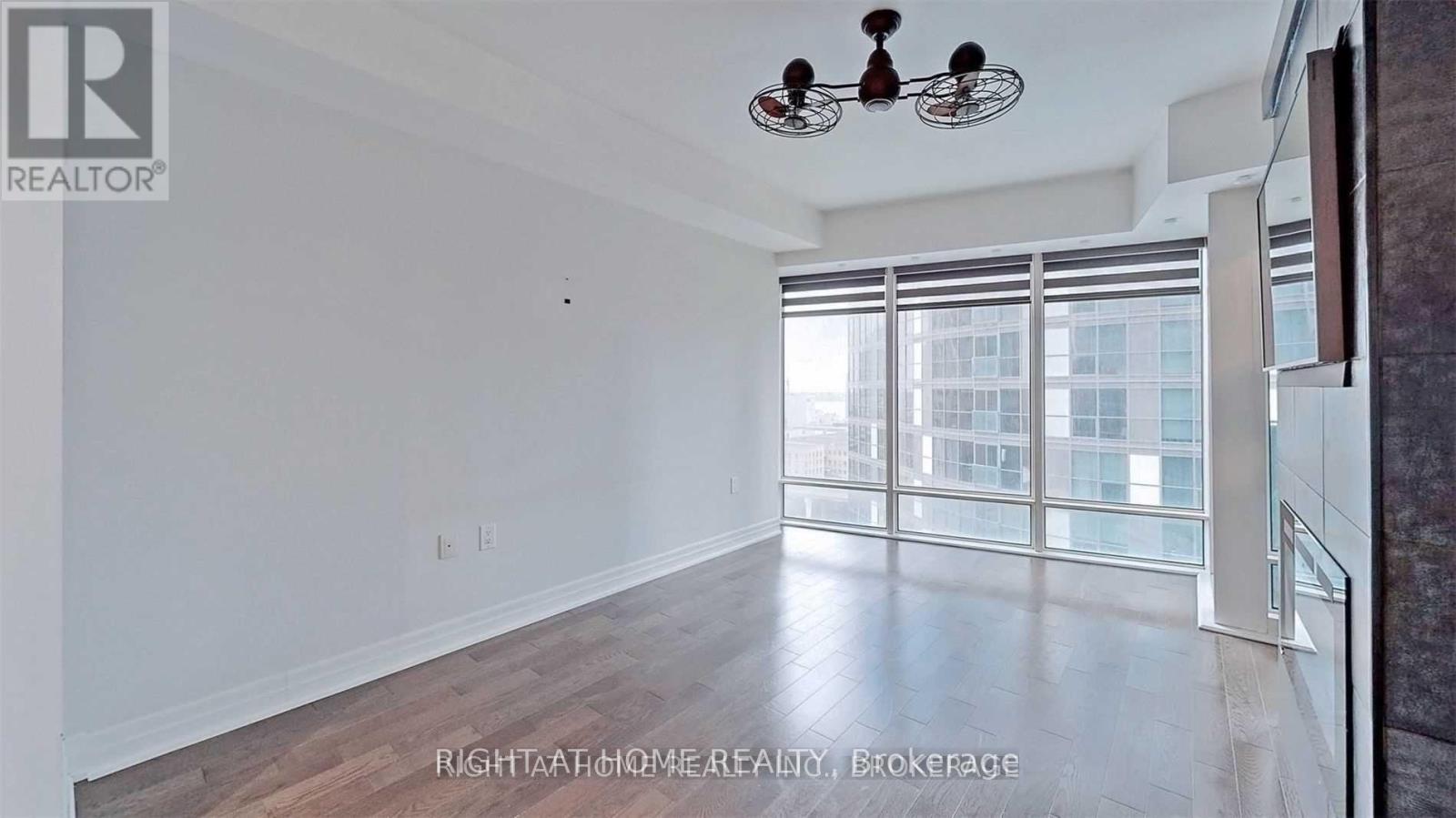 1512 - 8 The Esplanade Avenue, Toronto, Ontario  M5E 0A6 - Photo 9 - C12459581