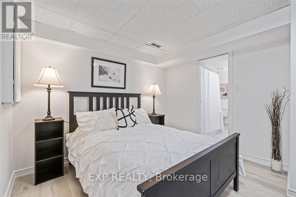 15 - 2006 Glenada Crescent, Oakville, Ontario  L6H 5R9 - Photo 29 - W12459606