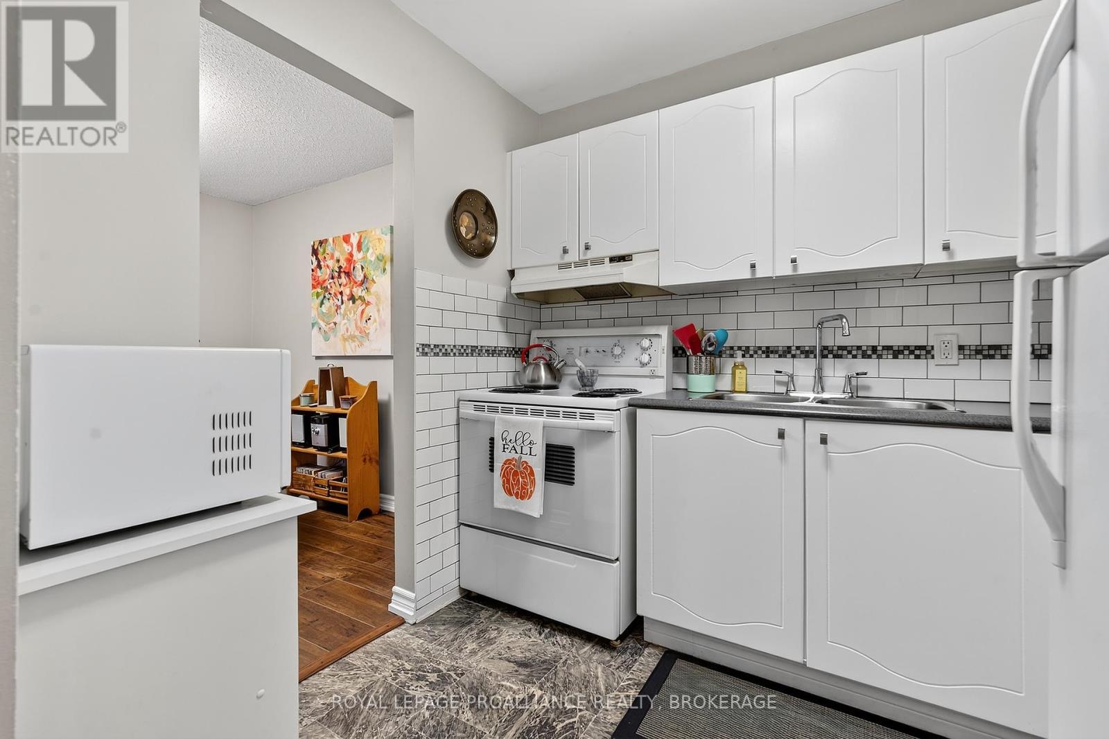 44 St Pauls Place, Kingston (West Of Sir John A. Blvd), Ontario  K7M 7S4 - Photo 11 - X12459622