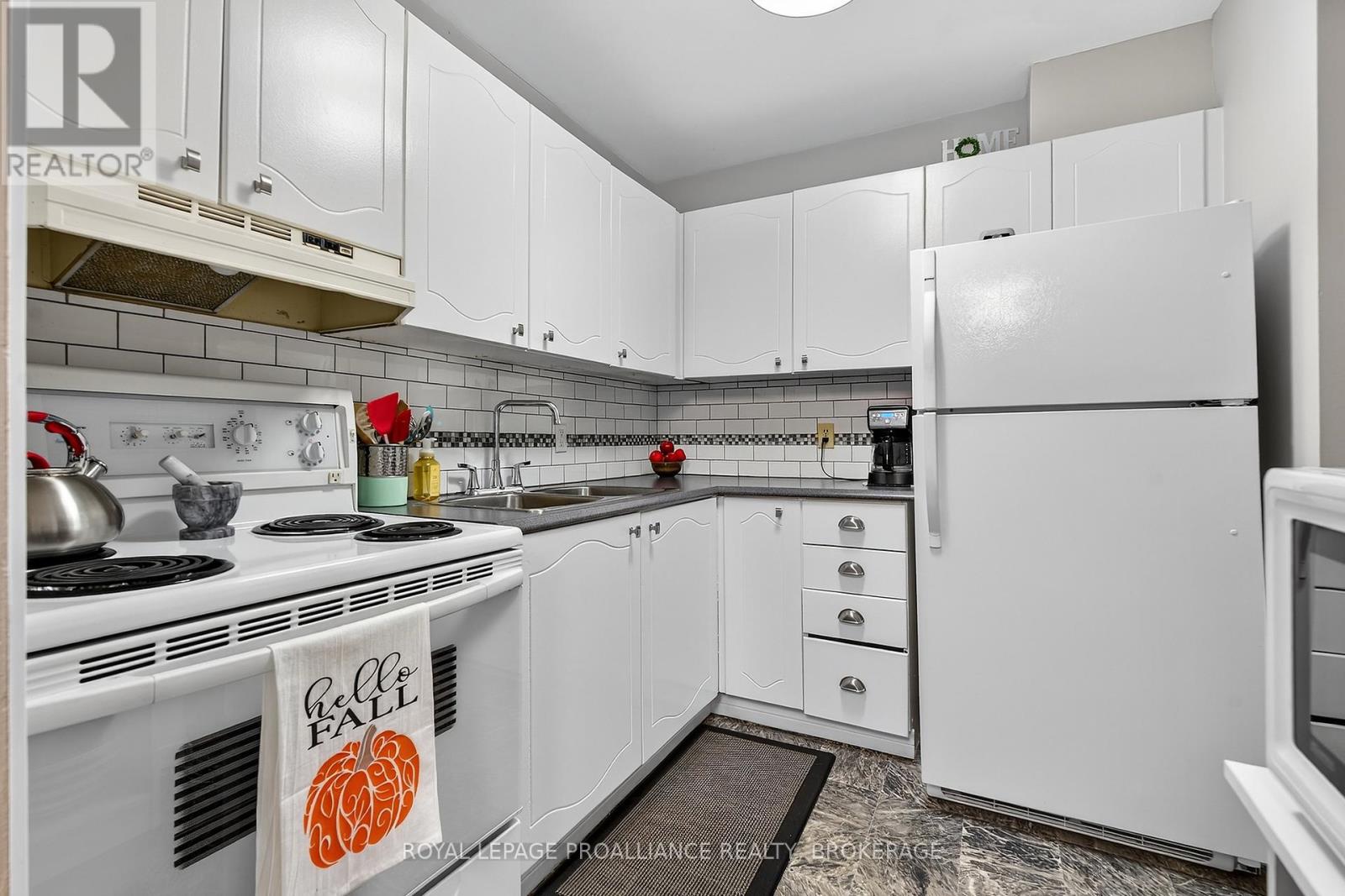 44 St Pauls Place, Kingston (West Of Sir John A. Blvd), Ontario  K7M 7S4 - Photo 12 - X12459622