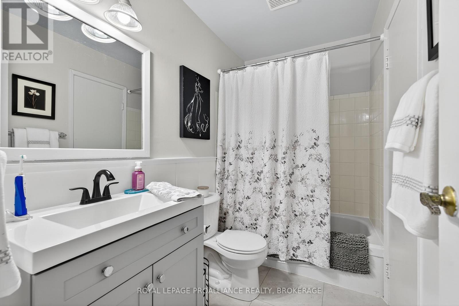 44 St Pauls Place, Kingston (West Of Sir John A. Blvd), Ontario  K7M 7S4 - Photo 16 - X12459622