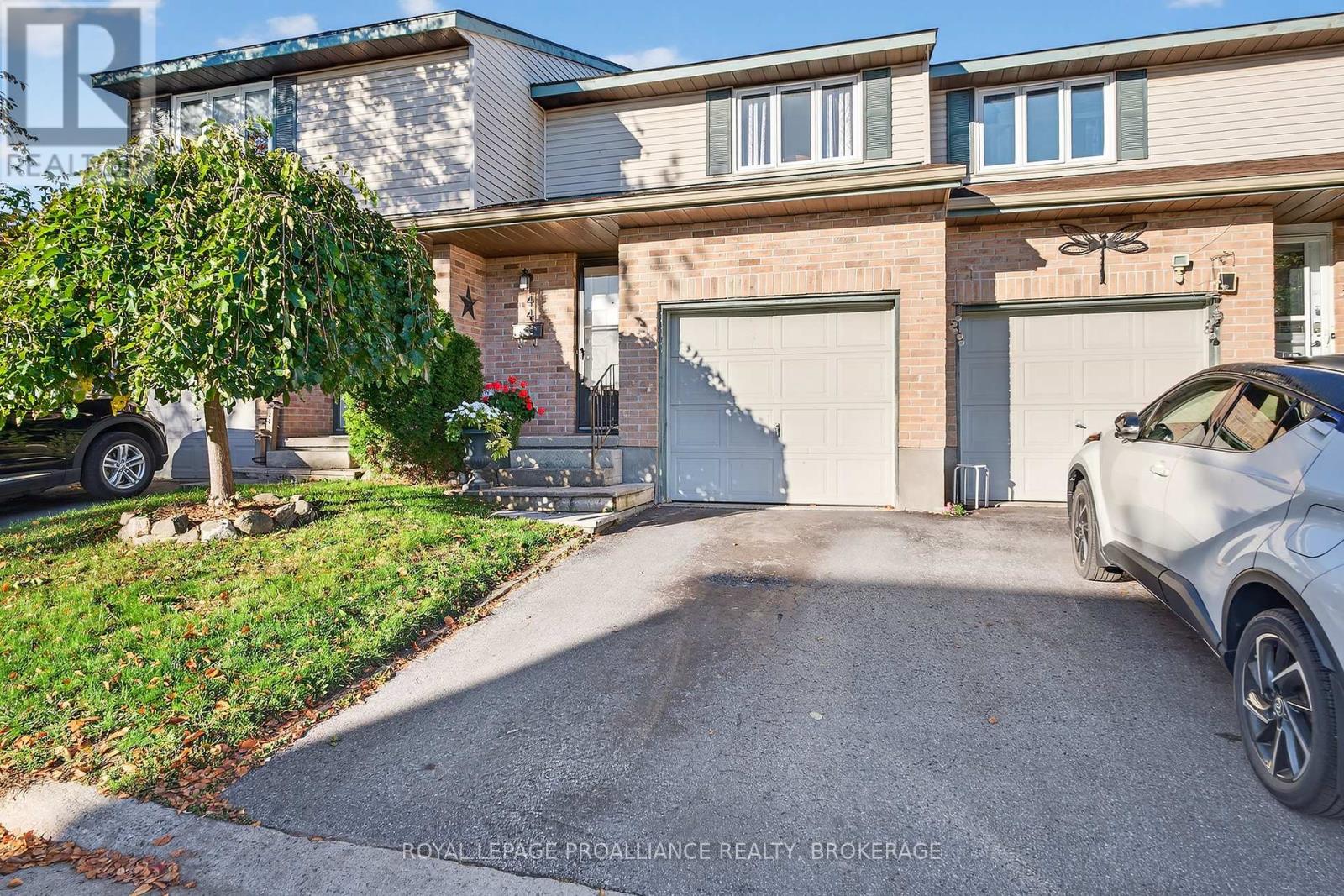 44 St Pauls Place, Kingston (West Of Sir John A. Blvd), Ontario  K7M 7S4 - Photo 2 - X12459622