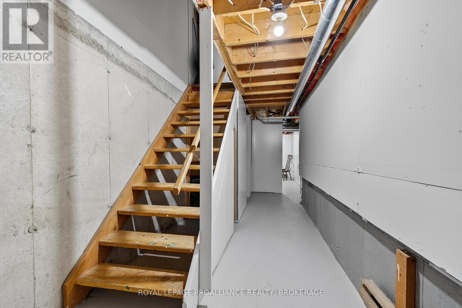 44 St Pauls Place, Kingston (West Of Sir John A. Blvd), Ontario  K7M 7S4 - Photo 21 - X12459622