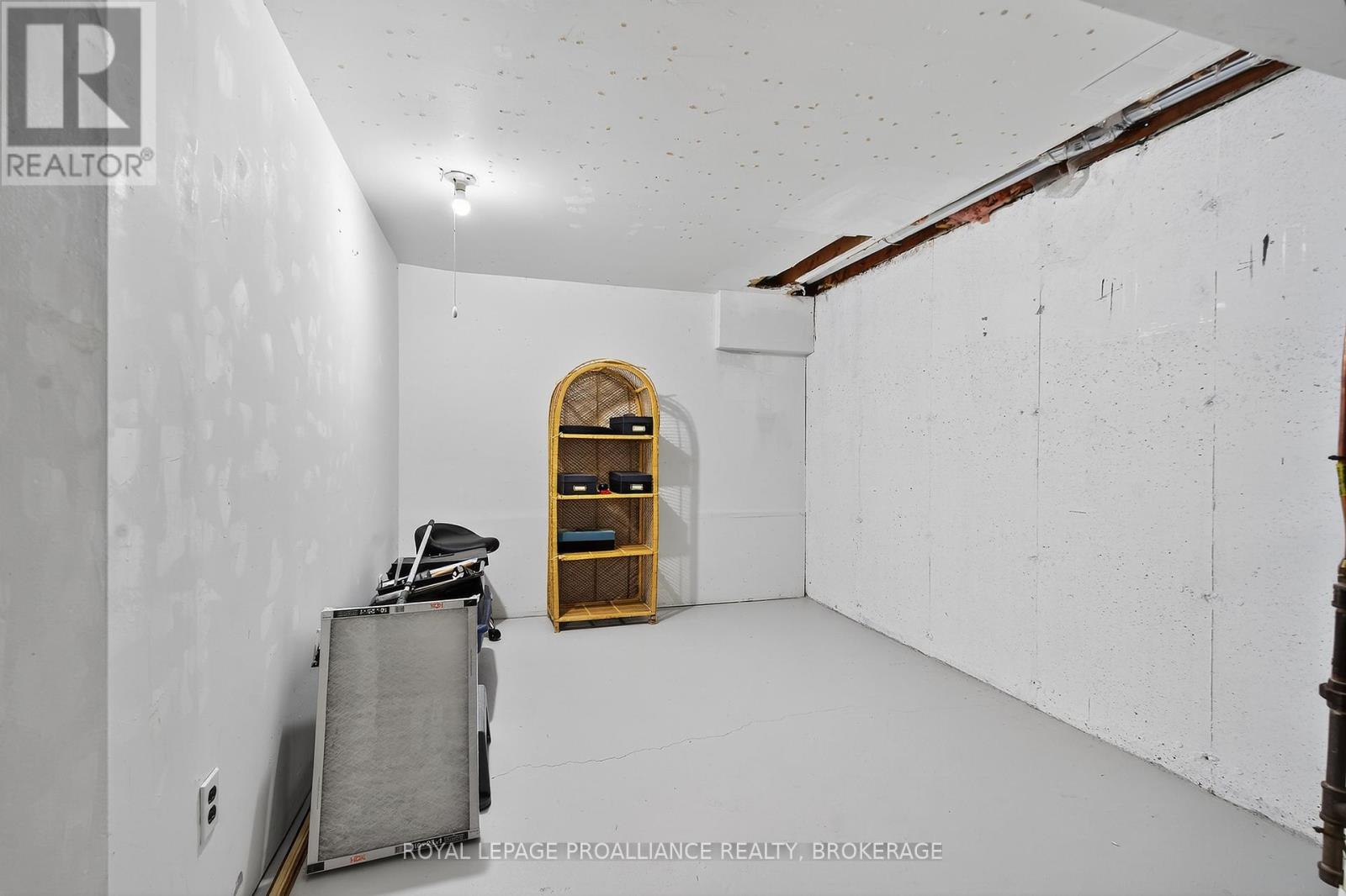 44 St Pauls Place, Kingston (West Of Sir John A. Blvd), Ontario  K7M 7S4 - Photo 23 - X12459622
