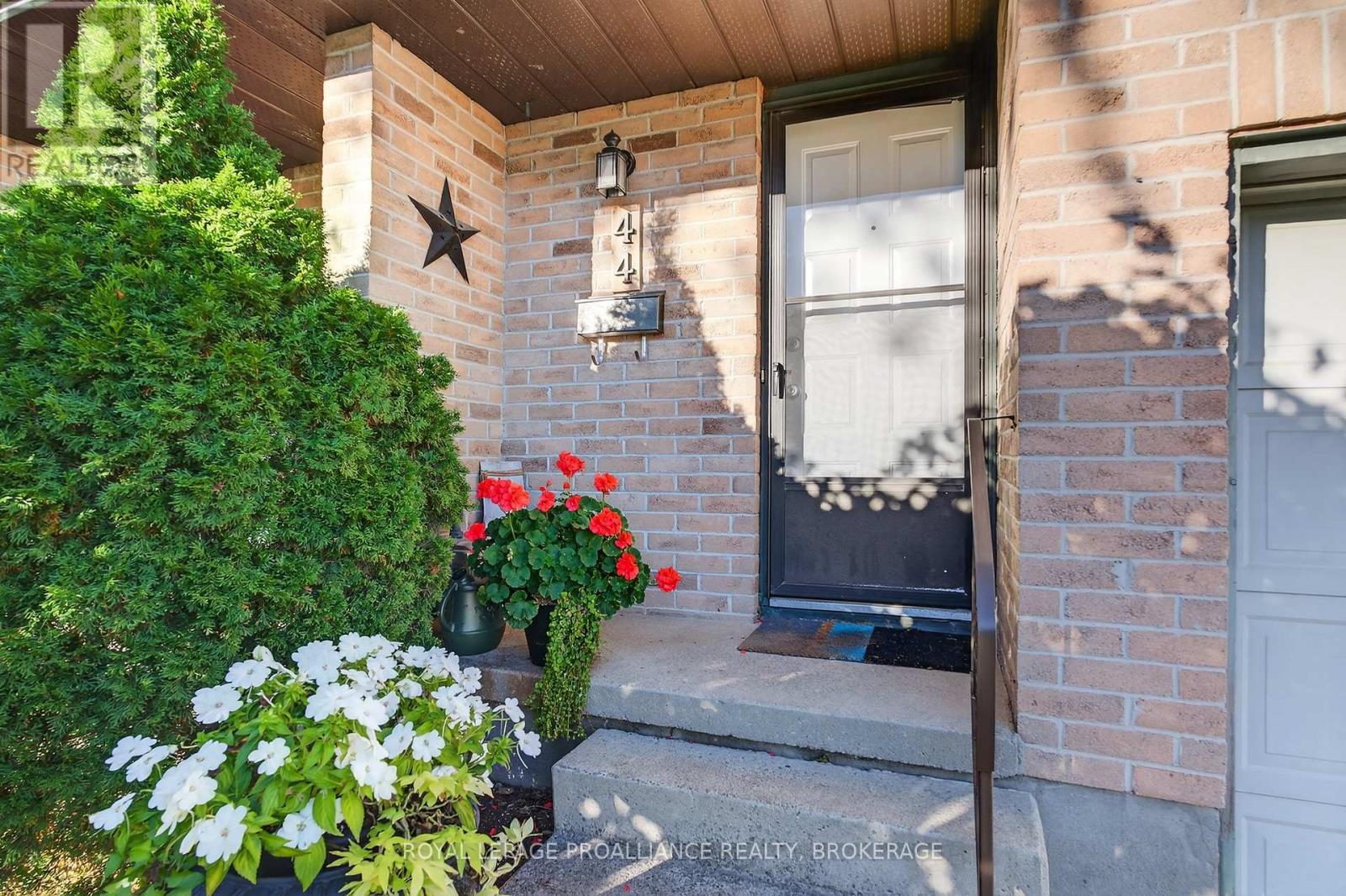 44 St Pauls Place, Kingston (West Of Sir John A. Blvd), Ontario  K7M 7S4 - Photo 3 - X12459622