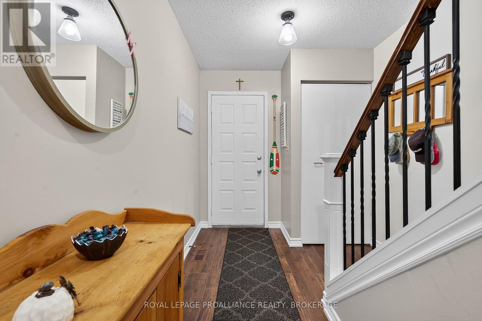44 St Pauls Place, Kingston (West Of Sir John A. Blvd), Ontario  K7M 7S4 - Photo 4 - X12459622