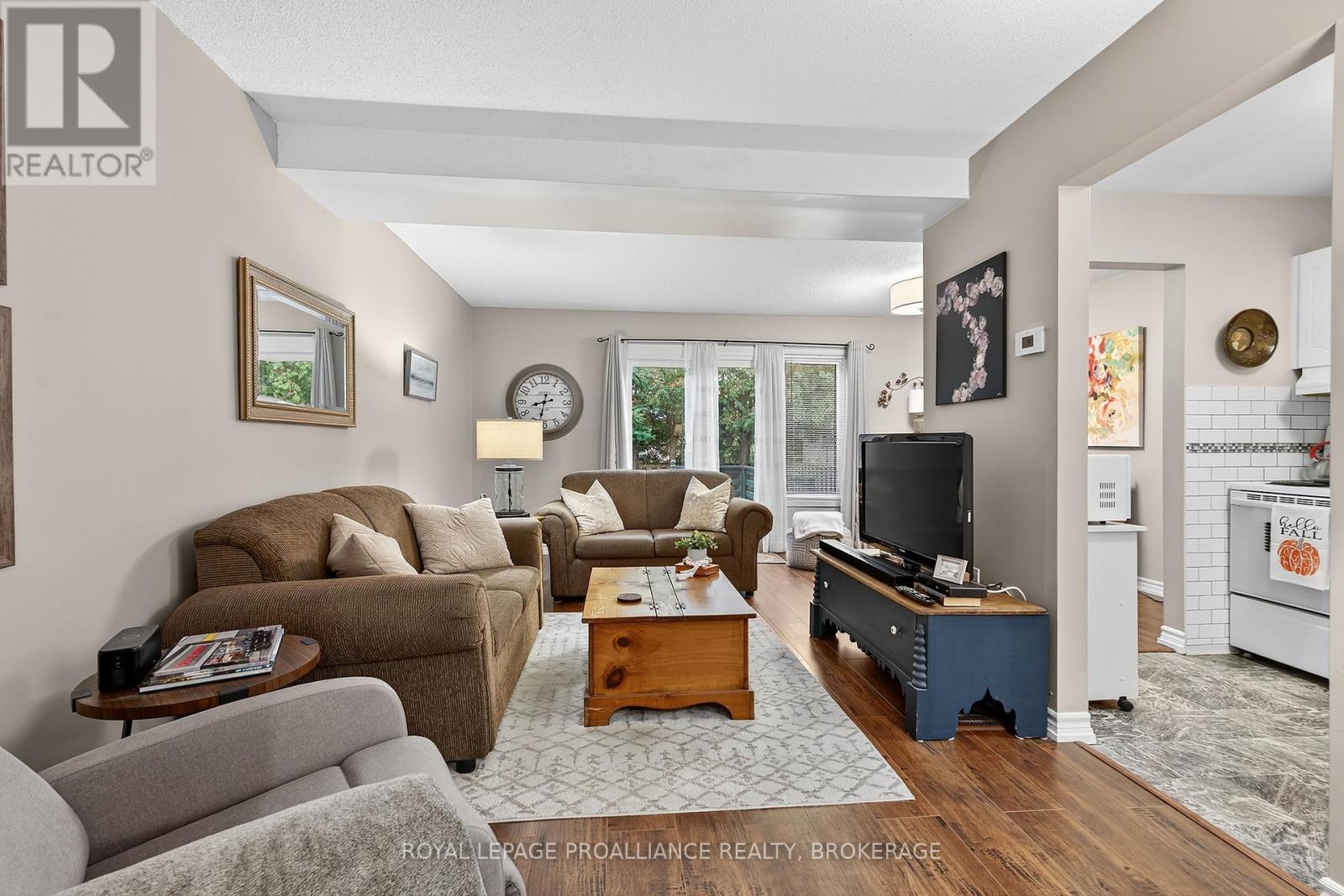 44 St Pauls Place, Kingston (West Of Sir John A. Blvd), Ontario  K7M 7S4 - Photo 6 - X12459622