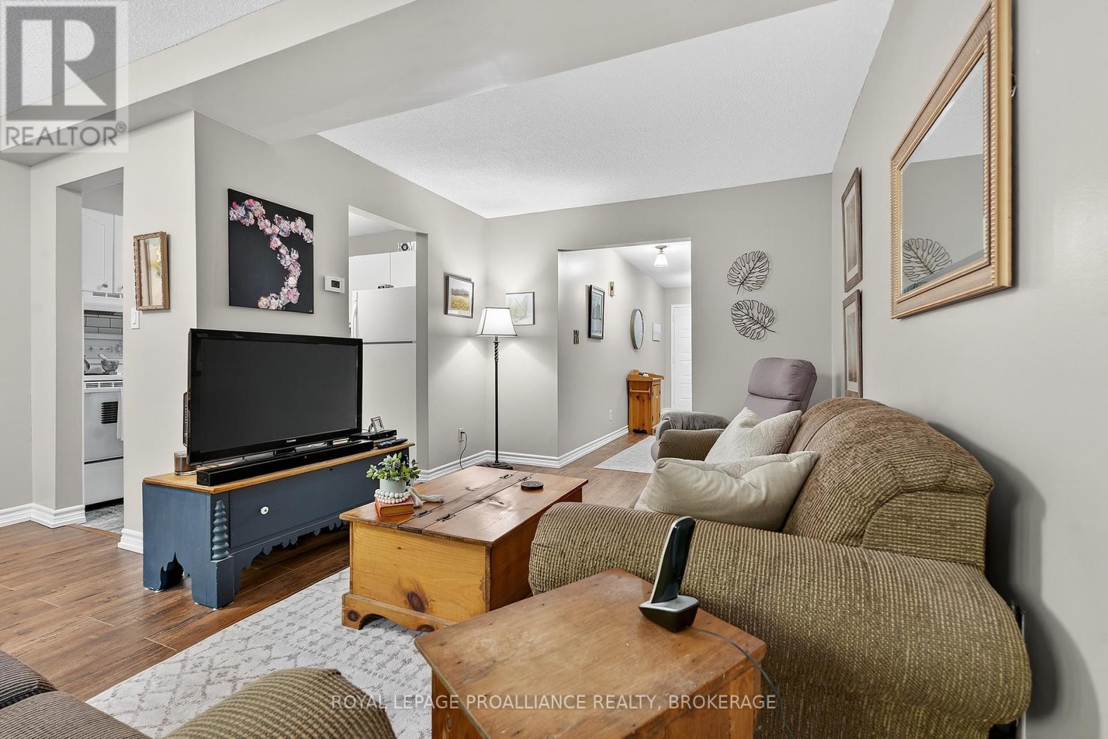 44 St Pauls Place, Kingston (West Of Sir John A. Blvd), Ontario  K7M 7S4 - Photo 8 - X12459622