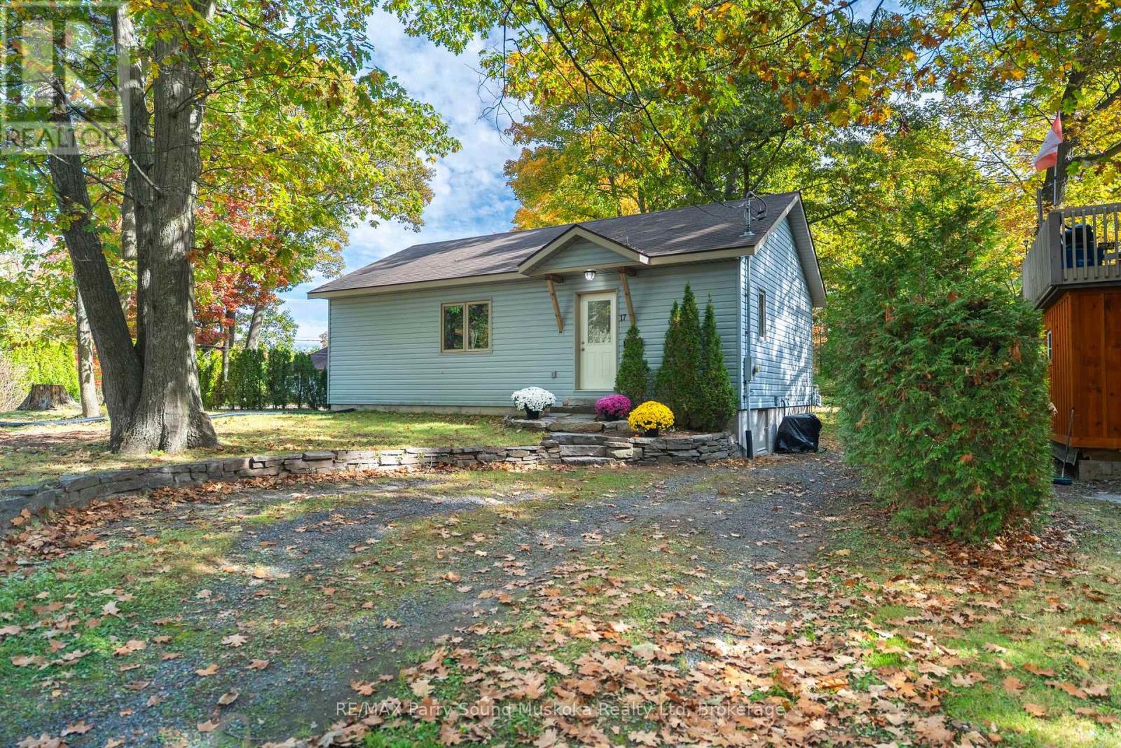 17 ADELAIDE STREET, Parry Sound, Ontario