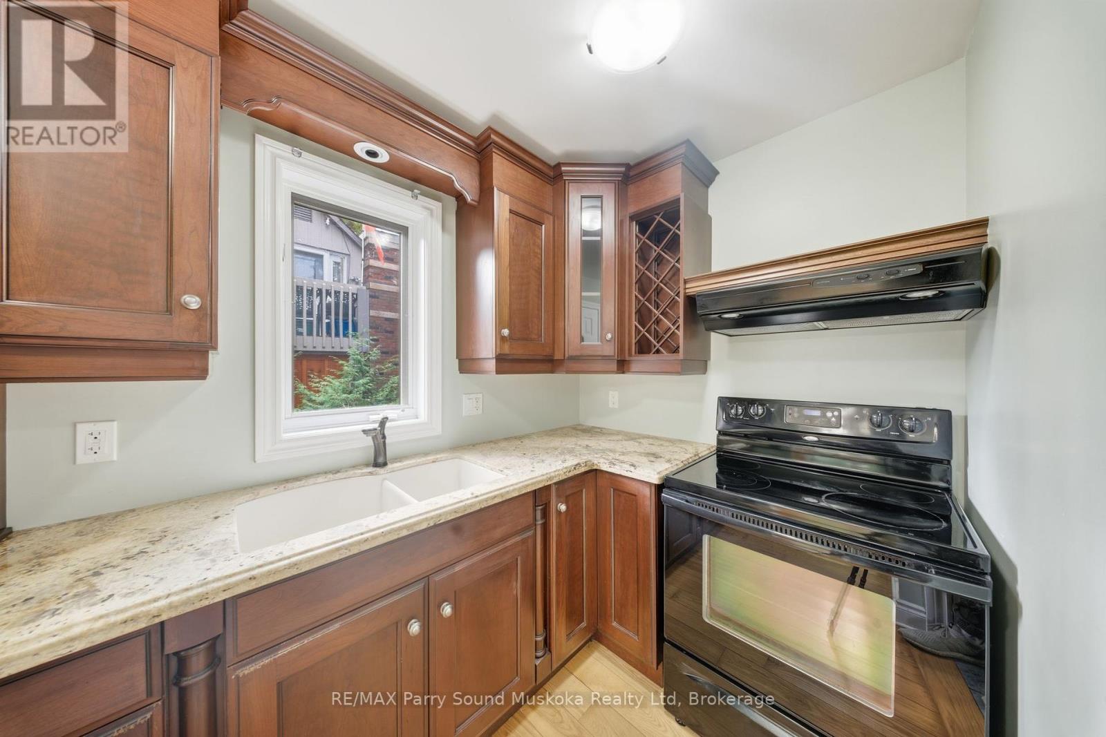 17 Adelaide Street, Parry Sound, Ontario  P2A 1H2 - Photo 10 - X12459610