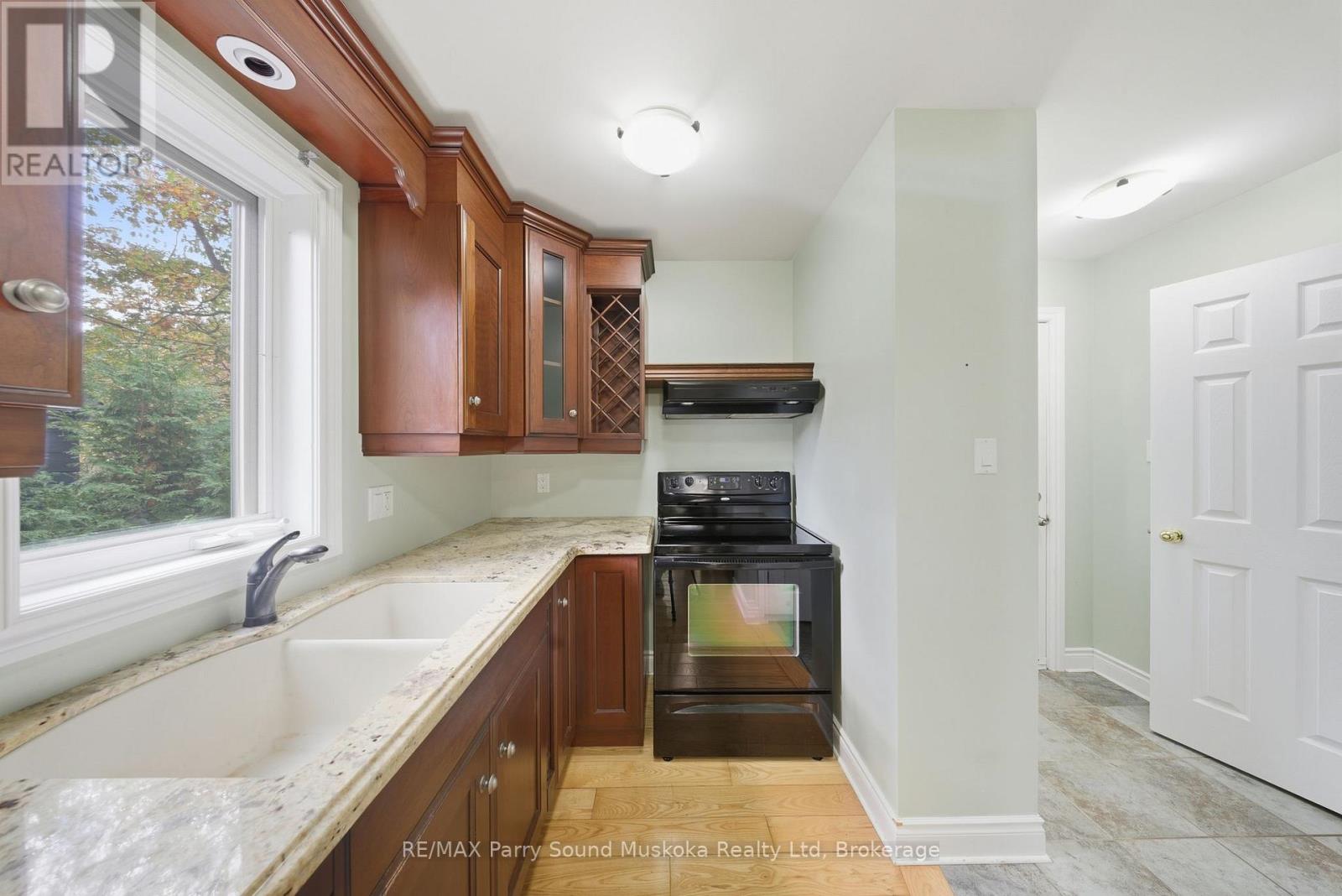 17 Adelaide Street, Parry Sound, Ontario  P2A 1H2 - Photo 12 - X12459610
