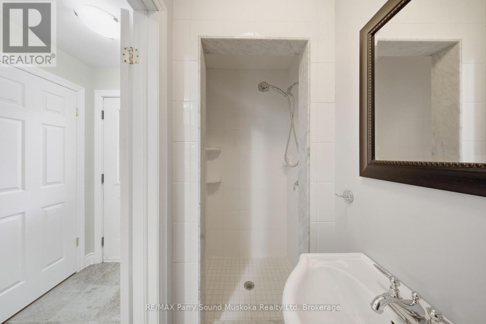 17 Adelaide Street, Parry Sound, Ontario  P2A 1H2 - Photo 18 - X12459610