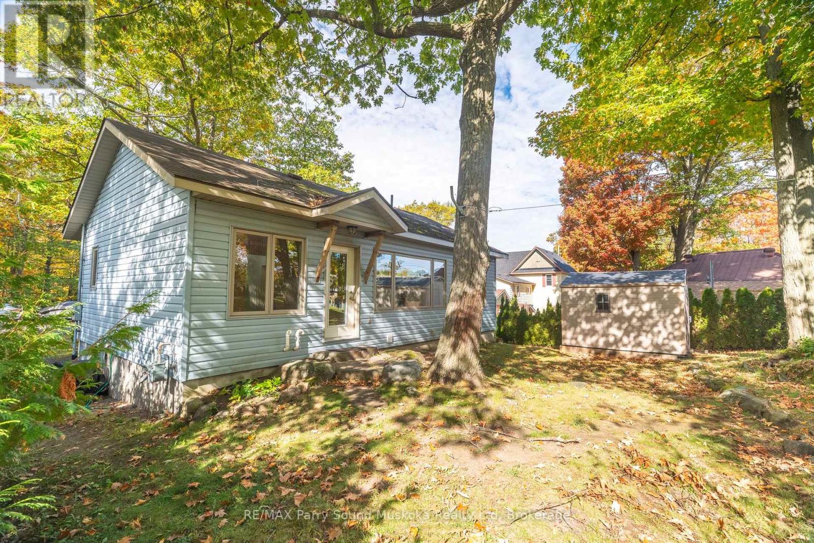17 Adelaide Street, Parry Sound, Ontario  P2A 1H2 - Photo 2 - X12459610