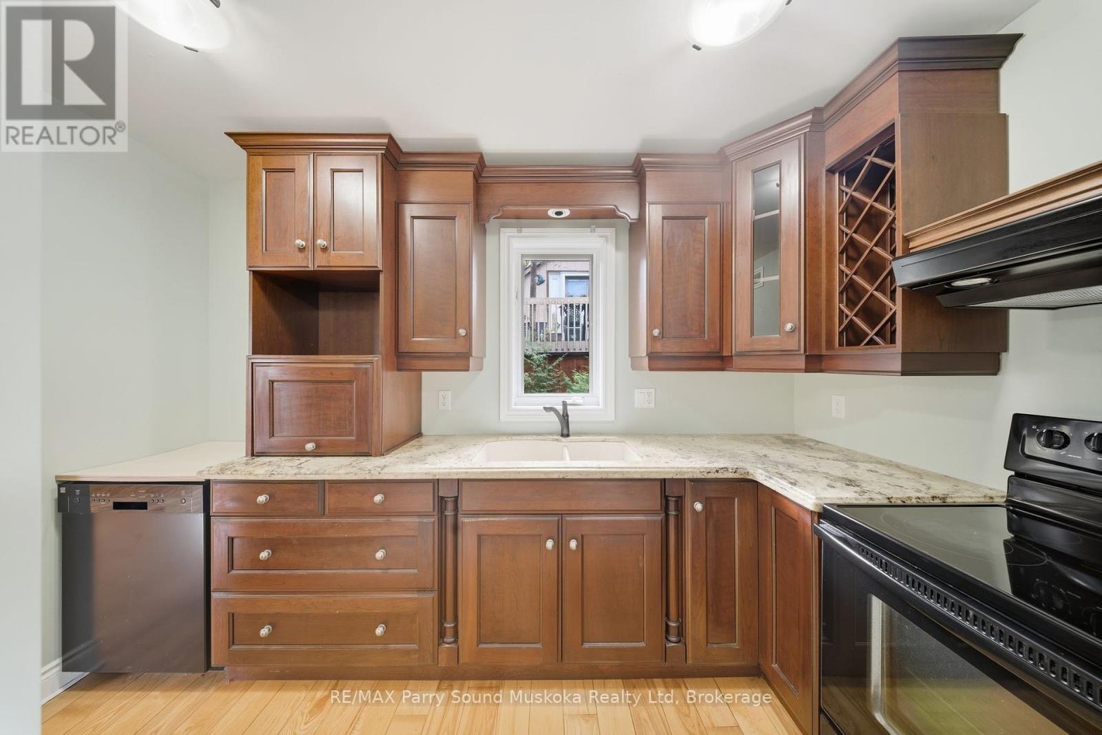 17 Adelaide Street, Parry Sound, Ontario  P2A 1H2 - Photo 9 - X12459610