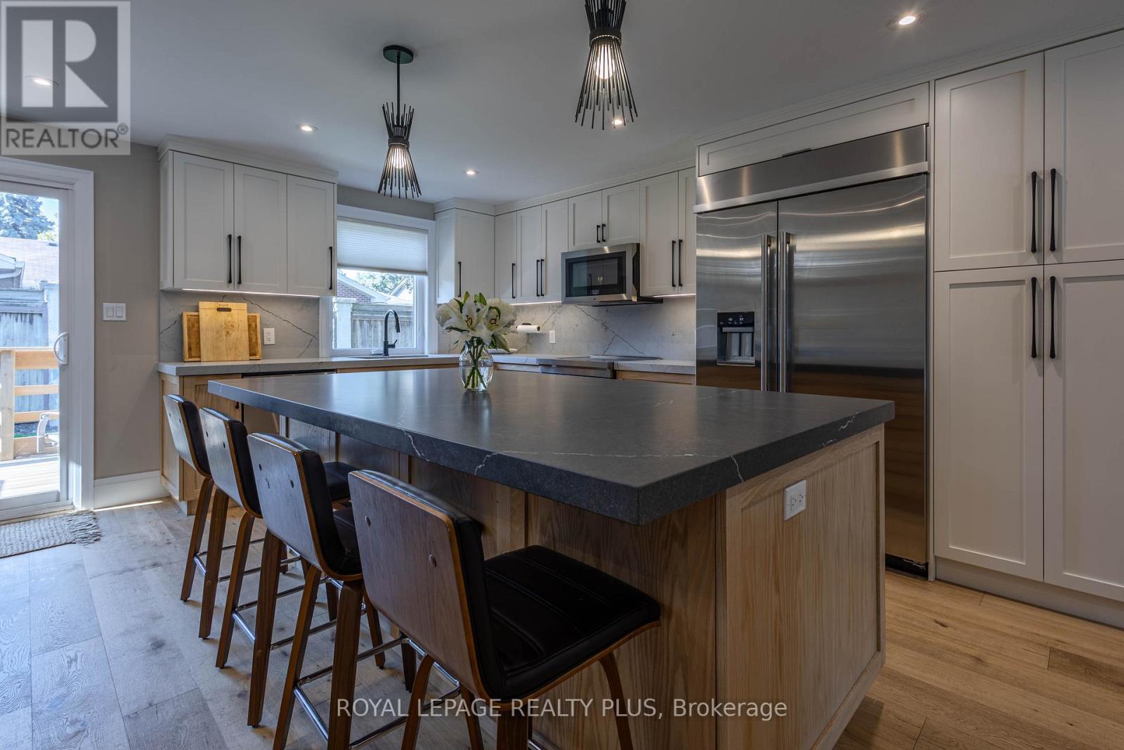 884 Eagle Drive, Burlington, Ontario  L7T 3A4 - Photo 10 - W12459574