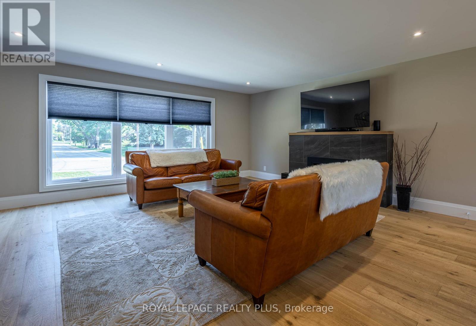 884 Eagle Drive, Burlington, Ontario  L7T 3A4 - Photo 15 - W12459574