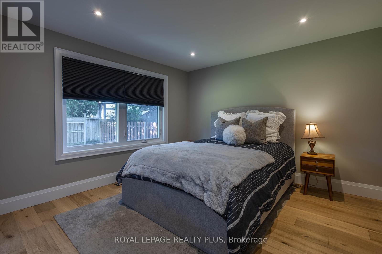 884 Eagle Drive, Burlington, Ontario  L7T 3A4 - Photo 27 - W12459574