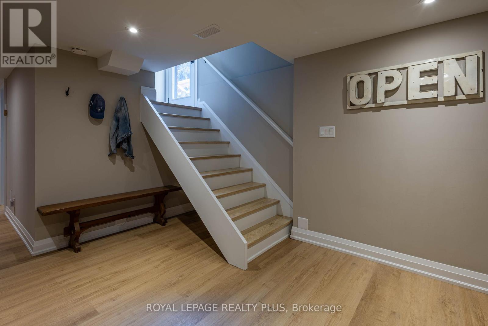 884 Eagle Drive, Burlington, Ontario  L7T 3A4 - Photo 34 - W12459574